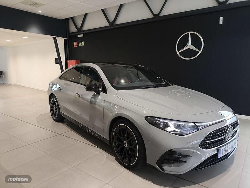 Nuevo Mercedes CLA220 AMG line 211 CV (155 kW) 2026 Manufaktur gris alpino Berlina