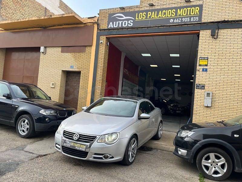 Usado VW Eos 140 CV (102 kW) 2010 Gris / plata Descapotable
