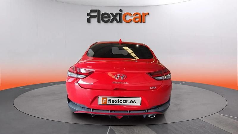Usado Hyundai i30 N Line 120 CV (88 kW) 2021 Rojo Berlina