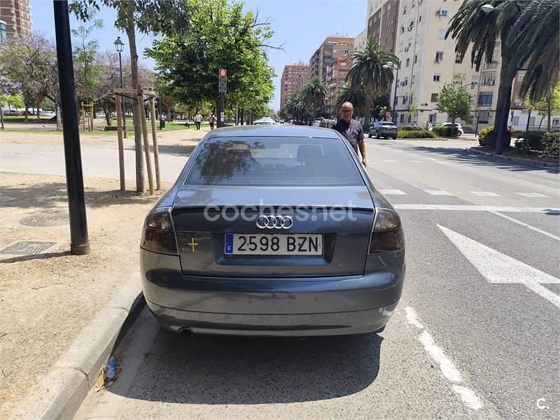 Usado Audi A4 S-Line 130 CV (95 kW) 2002 Gris / plata Berlina