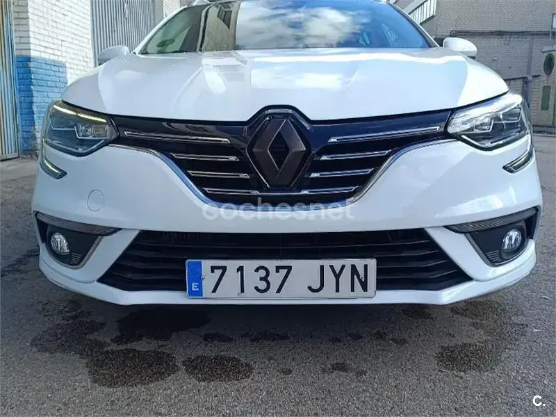 Usado Renault Mégane GrandTour Zen 130 CV (95 kW) 2017 Blanco Familiar
