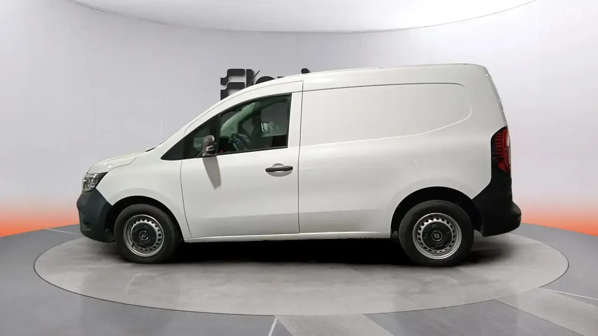 Begagnad Renault Kangoo 95 HK (69 kW) 2022 Vit Minibuss