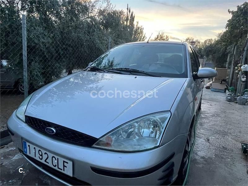 Gris / plata Usado 2003 Ford Focus Trend Berlina | 1800 € (Precio justo) - Imagen 1/4