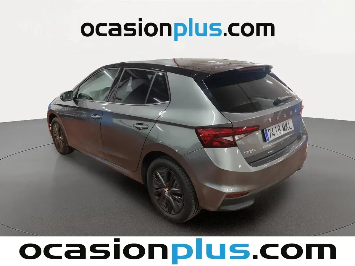 Usado Skoda Fabia Style 110 CV (80 kW) 2023 Gris Utilitario