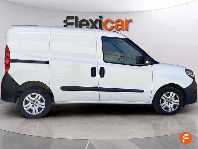 Usado Fiat Doblò Easy 105 CV (77 kW) 2022 Blanco Monovolumen