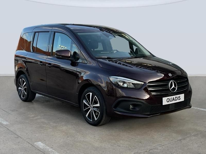 Usado Mercedes T180 116 CV (85 kW) 2024 Rojo Monovolumen