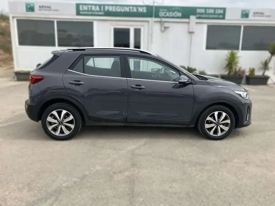 Usado Kia Stonic Plus 120 CV (88 kW) 2022 Gris SUV