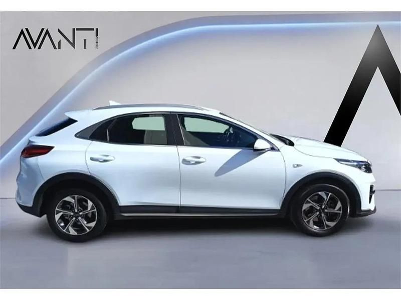 Usado Kia XCeed 136 HP (100 kW) 2022 Branco SUV