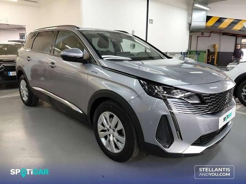 Usado Peugeot 5008 Style 131 CV (96 kW) 2021 Gris SUV