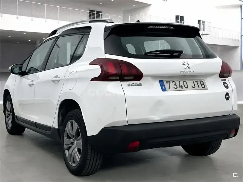 Usado Peugeot 2008 Active 100 CV (73 kW) 2016 Blanco SUV