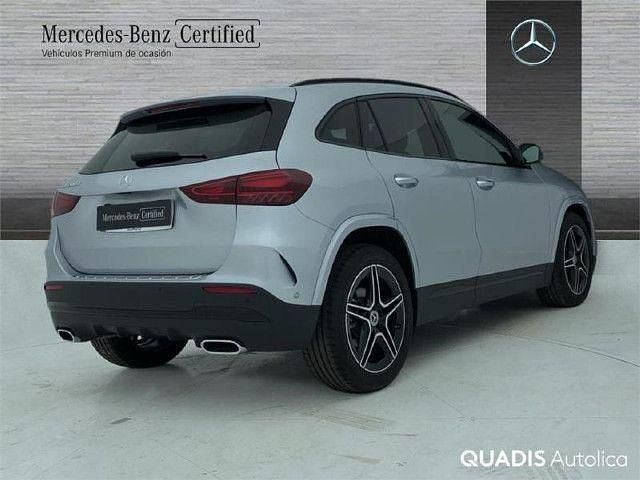 Usado Mercedes GLA200 AMG line 150 CV (110 kW) 2025 Plata hightech SUV