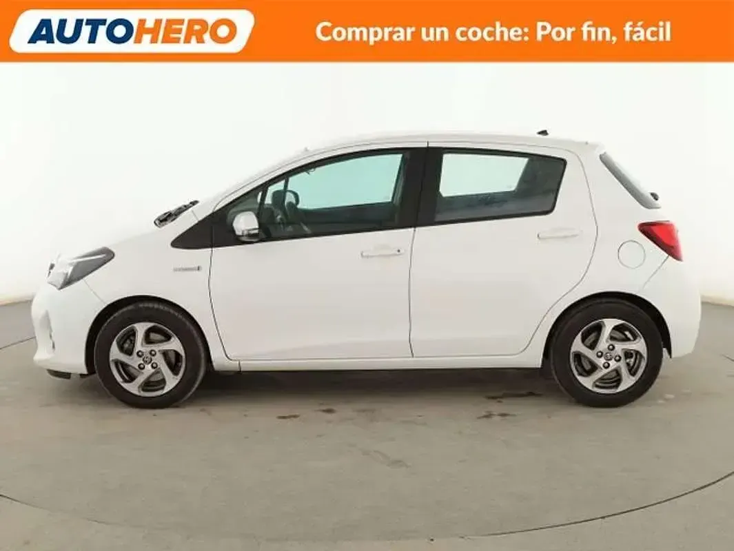 Usado Toyota Yaris Hybrid Active 99 CV (72 kW) 2017 Blanco Utilitario