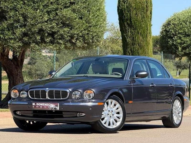 Usado Jaguar XJ8 Executive 300 CV (220 kW) 2004 Gris Berlina