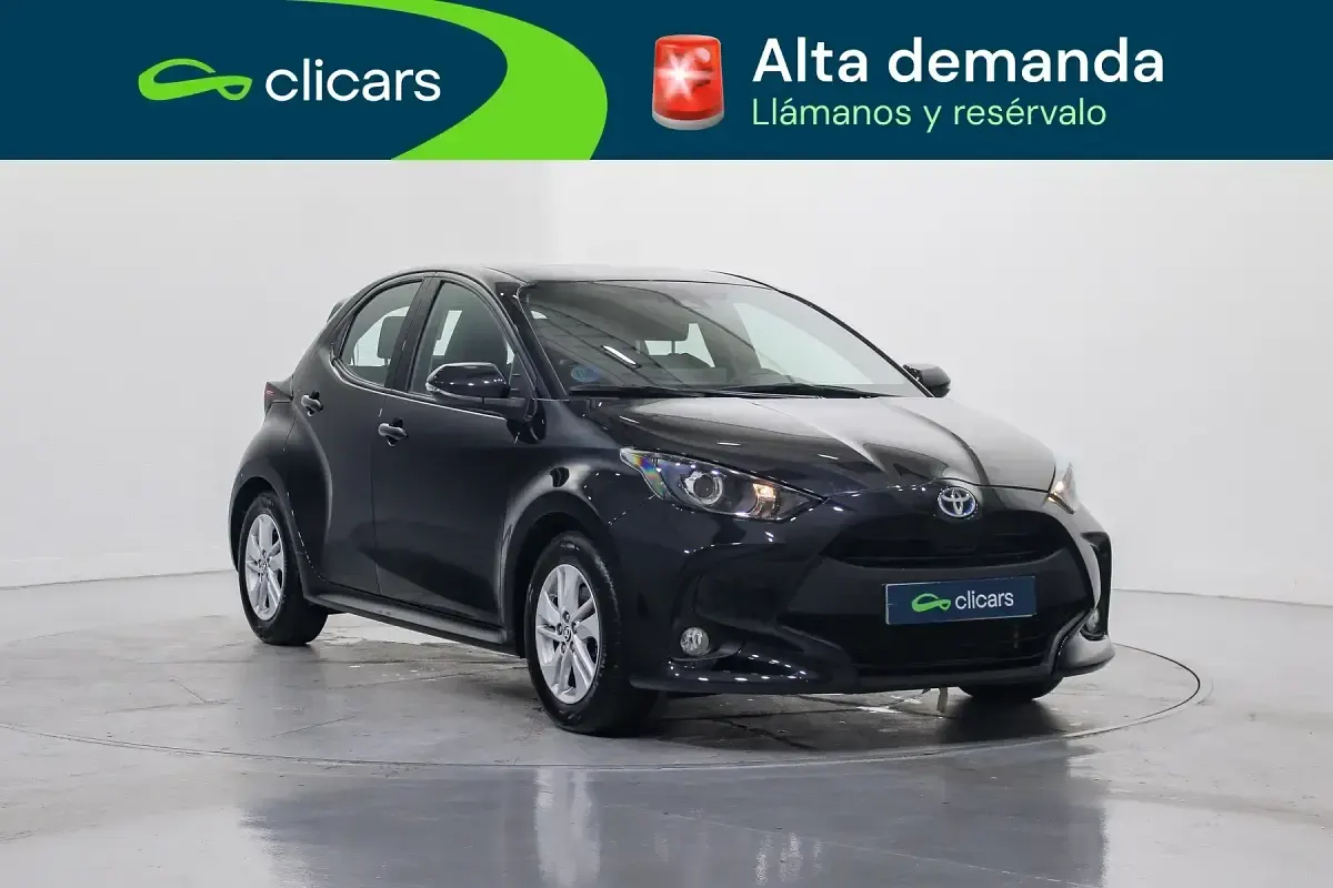 Usado Toyota Yaris Hybrid Business Edition 116 CV (85 kW) 2023 Negro Berlina