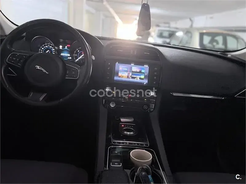 Usado Jaguar F-Pace Pure 180 CV (132 kW) 2017 Negro SUV
