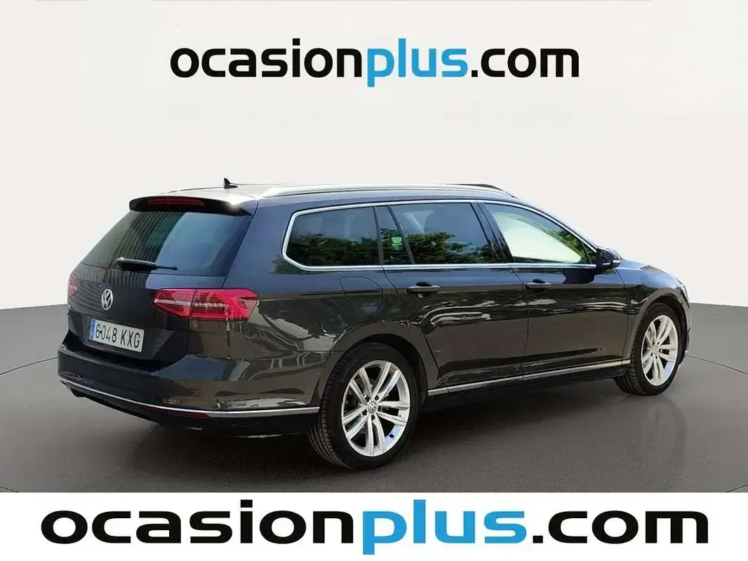 Usado VW Passat Sport 150 CV (110 kW) 2019 Gris Familiar