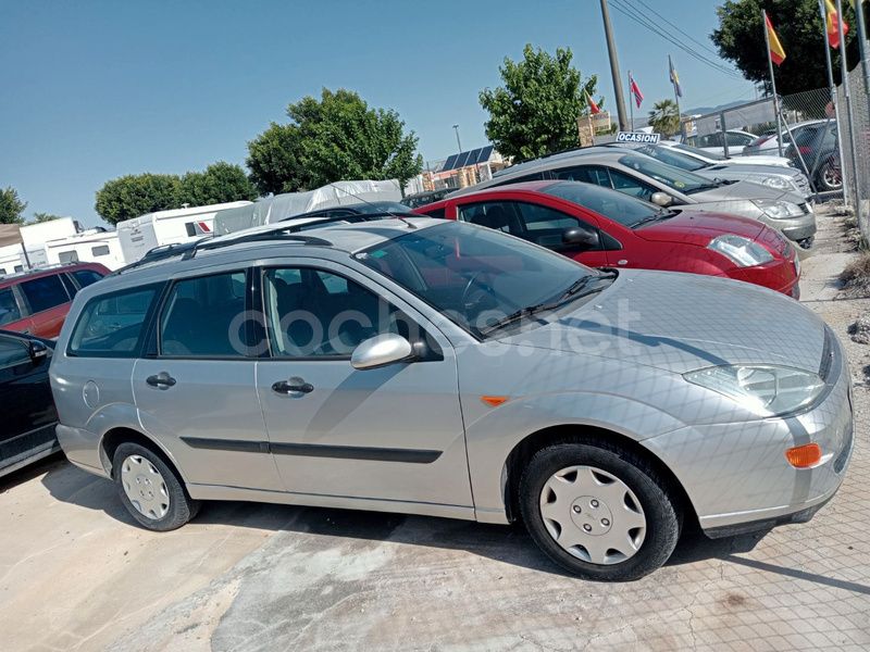 Gris / plata Usado 2001 Ford Focus Ghia Familiar | 2500 € (Precio justo) - Imagen 1/4