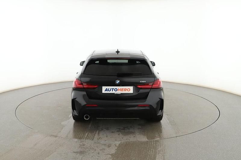 Usado BMW 118 M Sport 136 CV (100 kW) 2022 Negro Utilitario