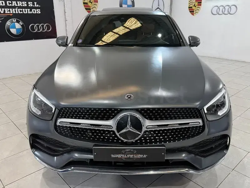 Usado Mercedes GLC300e 320 CV (235 kW) 2021 Gris / plata Coupe