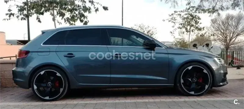 Usado Audi A3 Attraction 150 CV (110 kW) 2014 Gris / plata Berlina