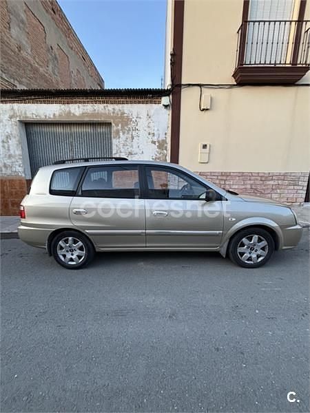 Usado Kia Carens LX 112 CV (82 kW) 2002 Beige Monovolumen