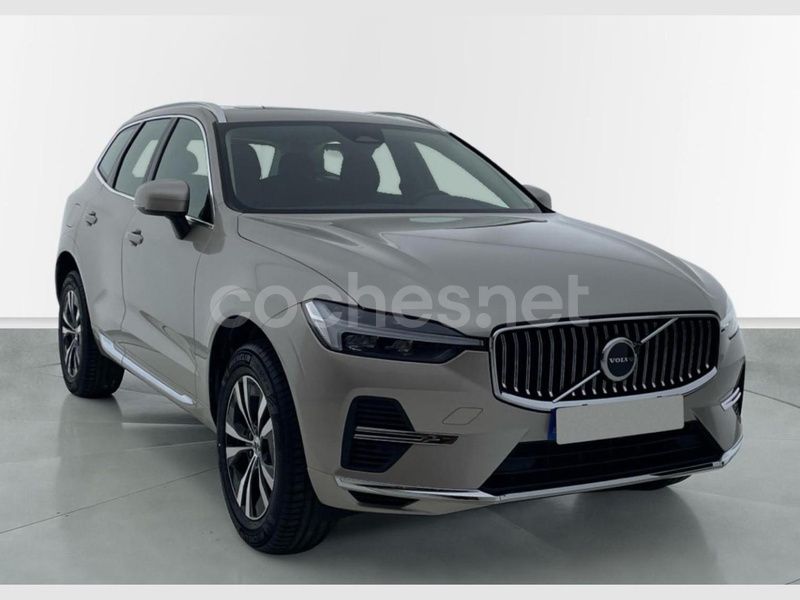 Gris / plata Usado 2023 Volvo XC60 Core SUV | 53.900 € - Imagen 1/4