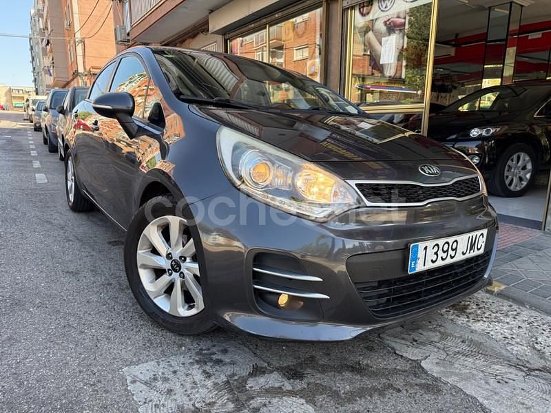 Negro Usado 2016 Kia Rio Berlina | 8590 € (Precio justo) - Imagen 1/4