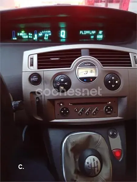Usado Renault Scenic E-Tech Expression 105 CV (77 kW) 2007 Negro Monovolumen