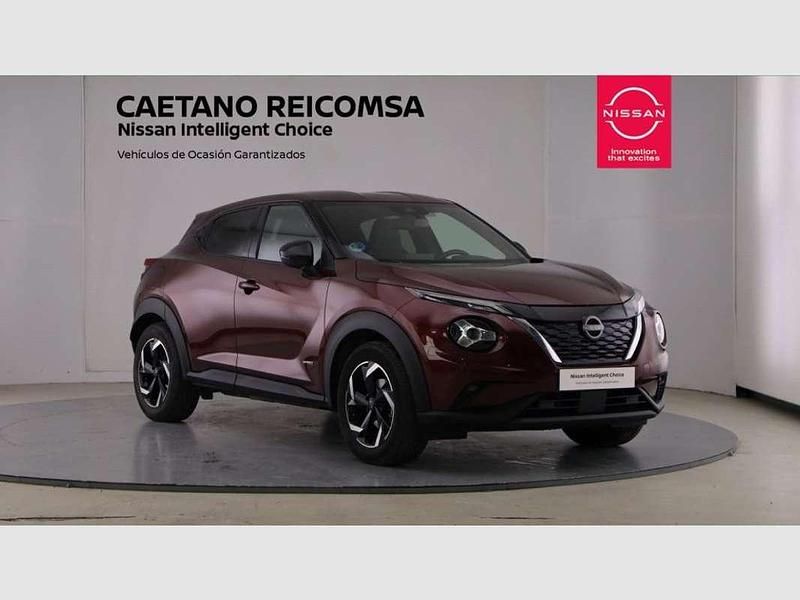 Käytetty Nissan Juke N-Connecta 143 HP (105 kW) 2022 Musta Katumaasturi