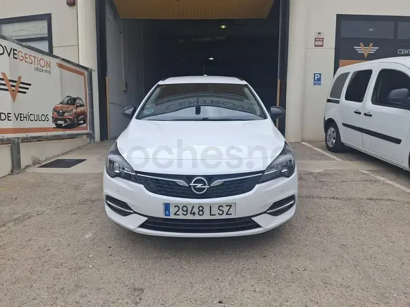 Usado Opel Astra Business Elegance 145 CV (106 kW) 2021 Blanco Familiar
