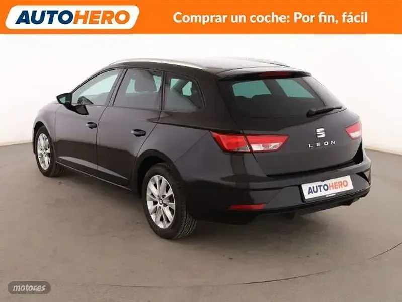 Usado Seat Leon Style 131 CV (96 kW) 2019 Negro Familiar