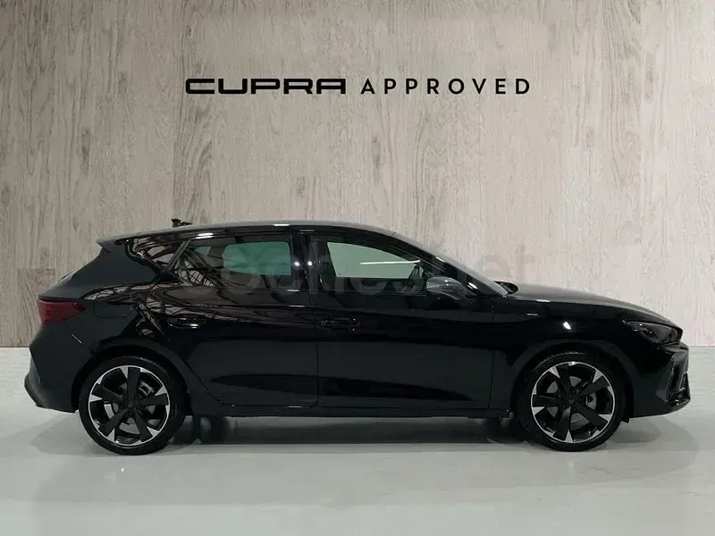 Usado Cupra Leon 150 CV (110 kW) 2025 Negro Berlina