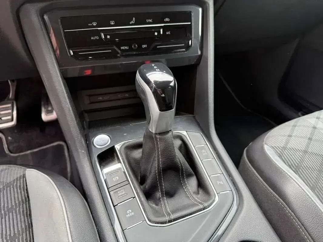 Usado VW Tiguan R-line 150 CV (110 kW) 2022 Gris SUV