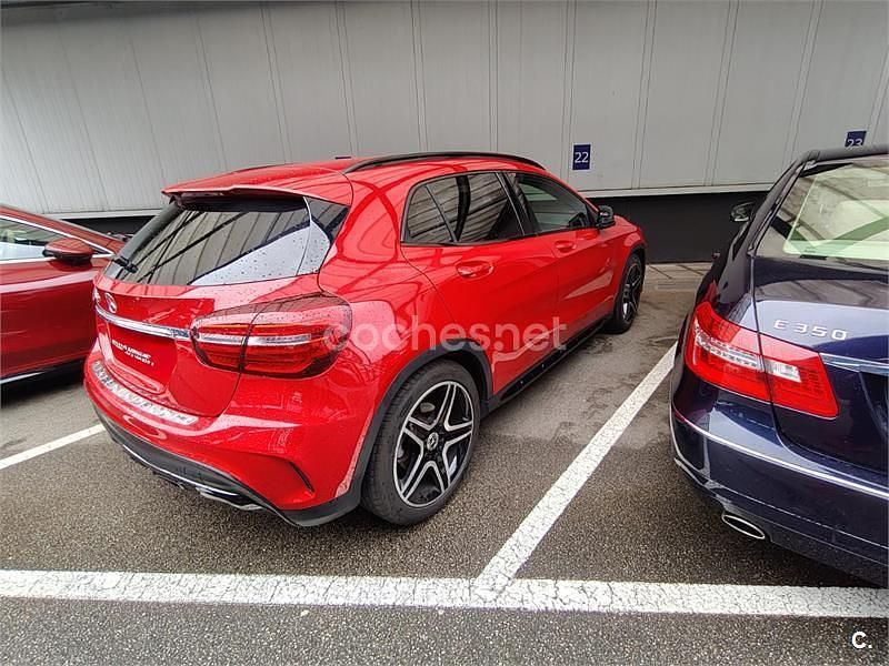 Usado Mercedes GLA180 122 CV (89 kW) 2019 Rojo SUV