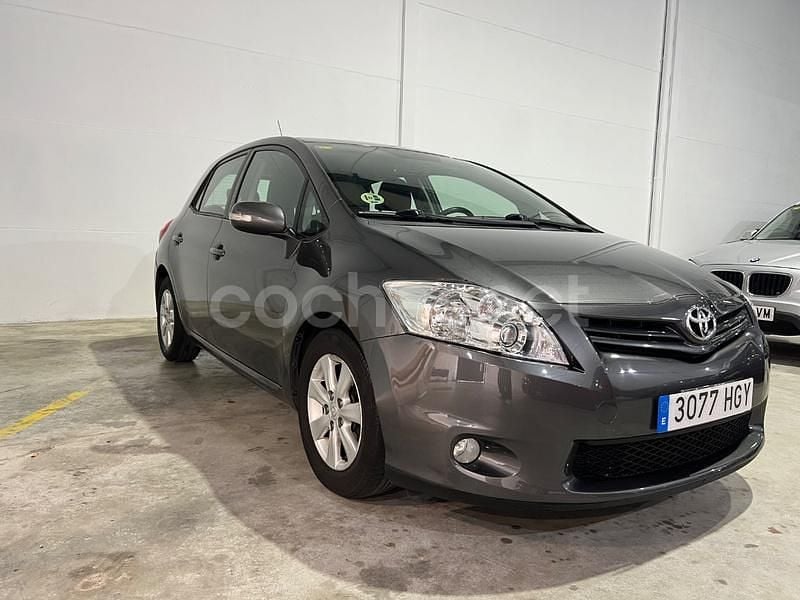 Usado Toyota Auris Active 90 CV (66 kW) 2011 Negro Berlina