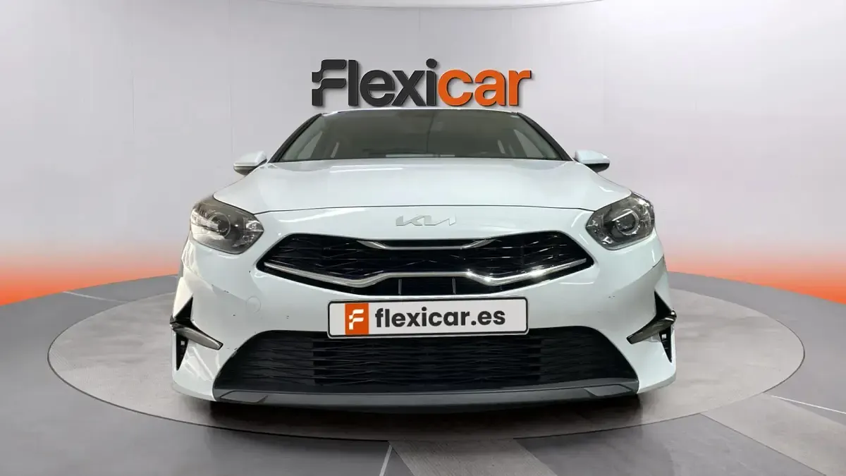 Usado Kia Ceed 136 CV (100 kW) 2023 Blanco Utilitario