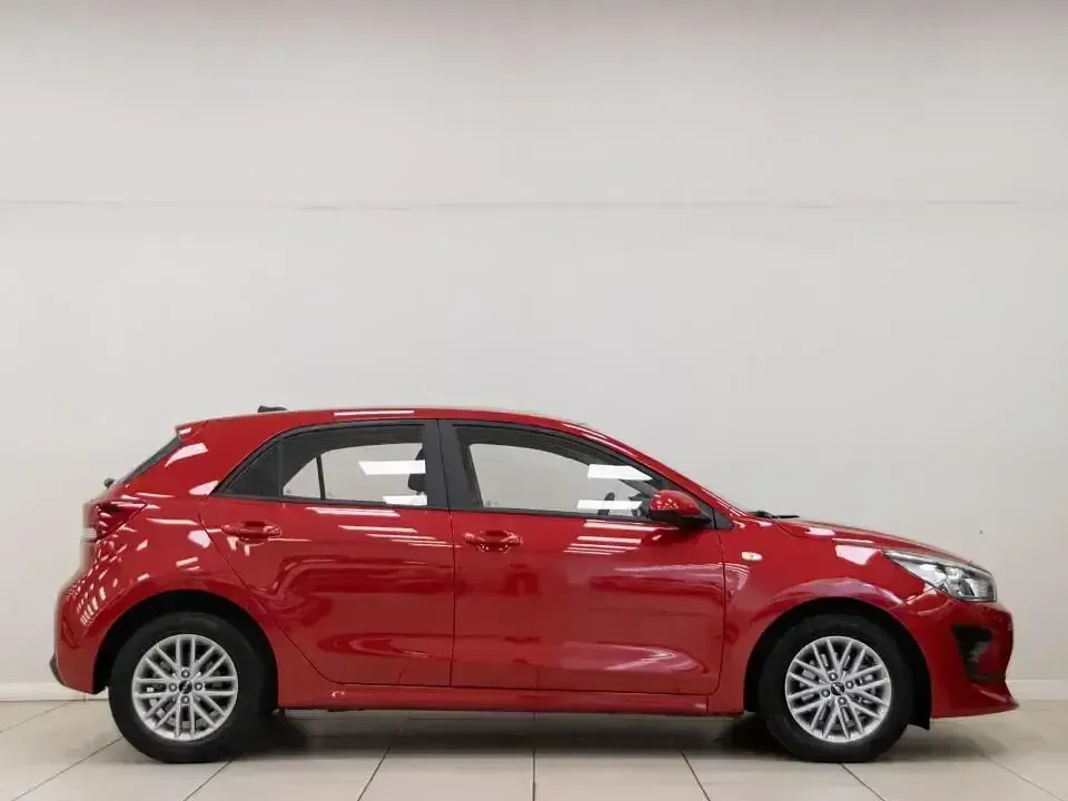 Usado Kia Rio 100 HP (73 kW) 2023 Otro Sedan