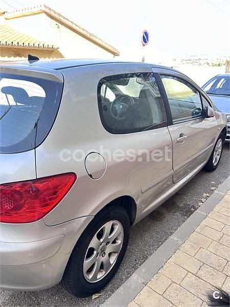 Usado Peugeot 307 90 CV (66 kW) 2006 Gris / plata Berlina