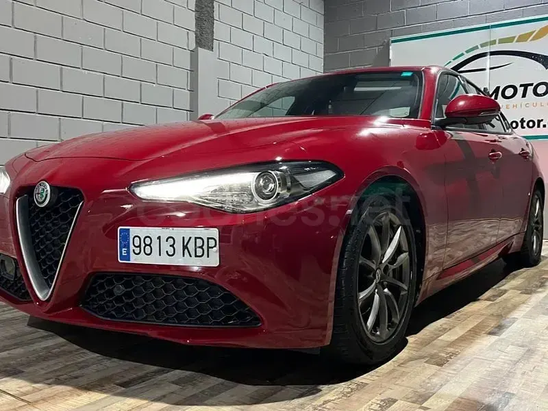 Usado Alfa Romeo Giulia Super 150 CV (110 kW) 2017 Rojo Berlina