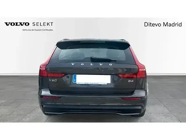 Usado Volvo V60 Plus 197 CV (144 kW) 2024 Gris Familiar
