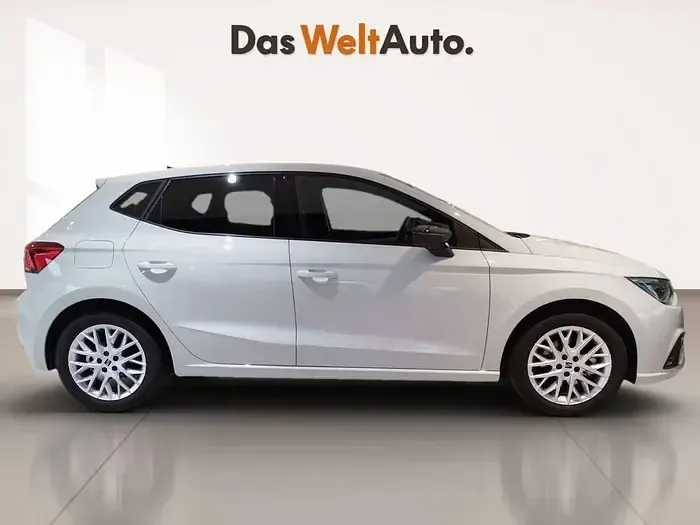 Usado Seat Ibiza FR 116 CV (85 kW) 2025 Blanco Utilitario