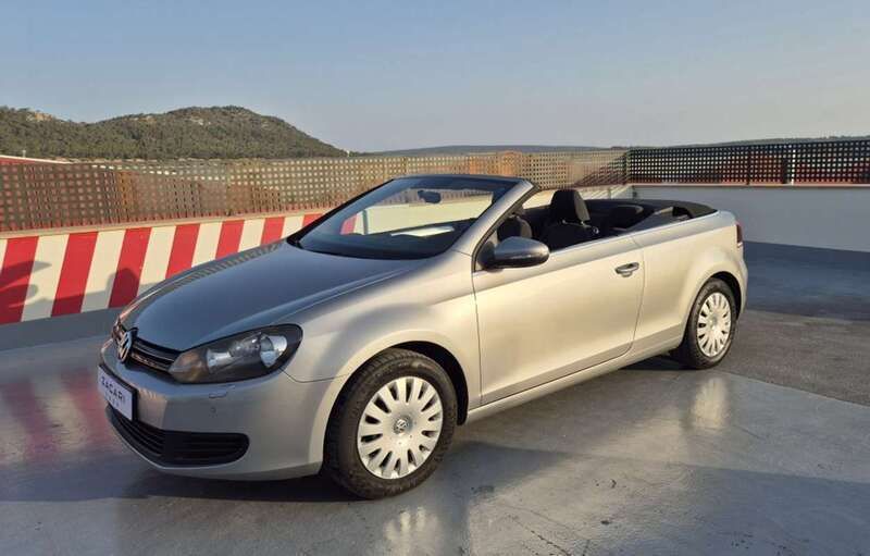 Usado VW Golf VII Advance 105 CV (77 kW) 2013 Plateado Utilitario