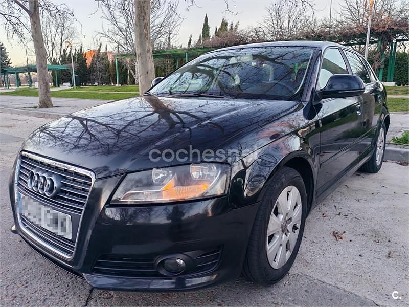 Käytetty Audi A3 Ambiente 140 HP (102 kW) 2010 Musta Viistoperä