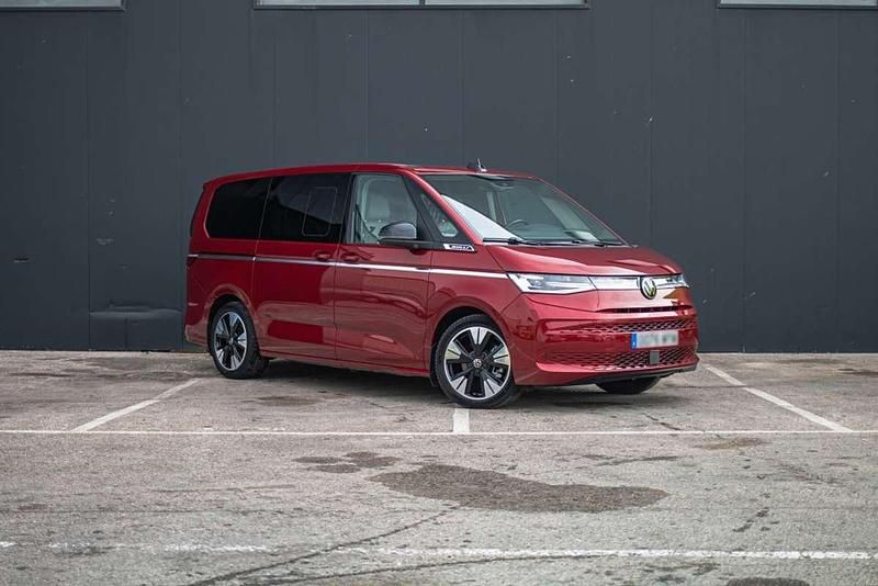 Usado VW Multivan Style 150 CV (110 kW) 2025 Rojo Van