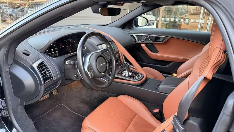 Usado Jaguar F-Type R-Dynamic 450 CV (330 kW) 2021 Negro Descapotable