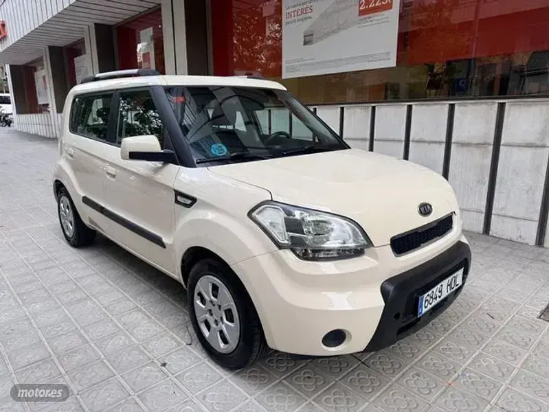Usado Kia Soul 123 CV (90 kW) 2011 Beige SUV