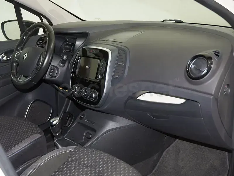 Usado Renault Captur Zen 130 CV (95 kW) 2019 Beige SUV