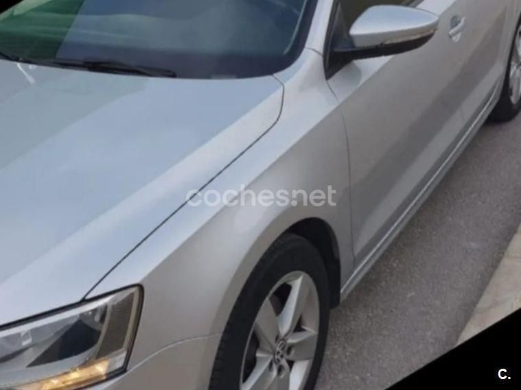 Gris / plata Usado 2011 VW Jetta Sport Berlina | 9500 € (Un poco caro) - Imagen 1/4