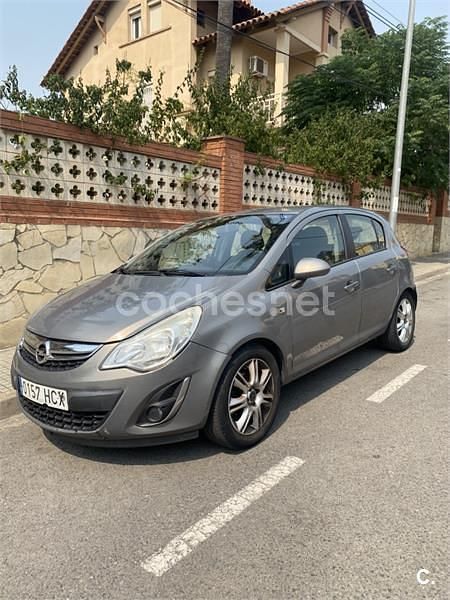 Gris / plata Usado 2011 Opel Corsa Berlina | 2000 € (Super precio) - Imagen 1/4