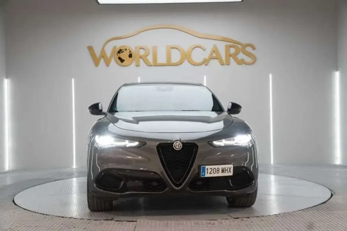 Usado Alfa Romeo Stelvio Veloce 211 CV (155 kW) 2023 Gris SUV